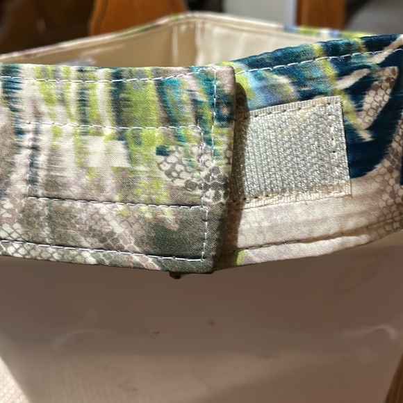 CHICO’S. Summer Straw clutch/ shoulder bag w coordinated adjustable sun visor. - Picture 10 of 10